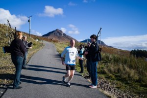 Piping the runners along!
